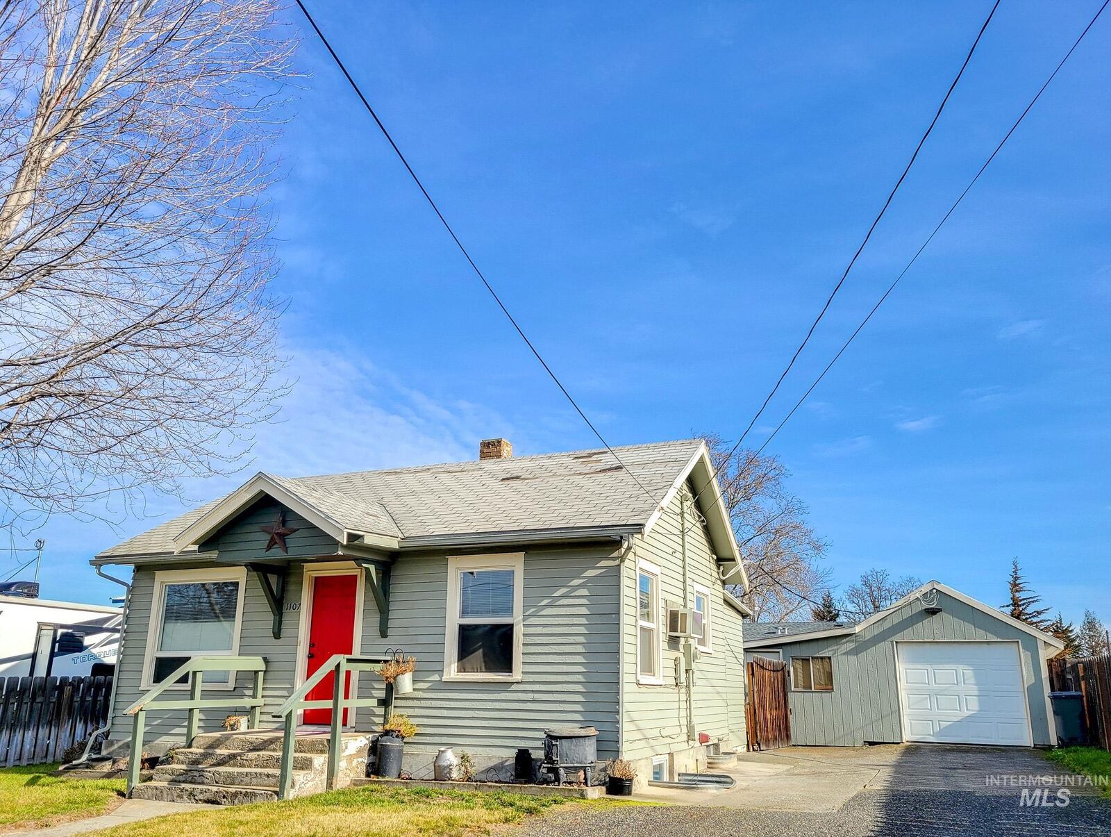 Property Photo: 1107 Francis WA 99403