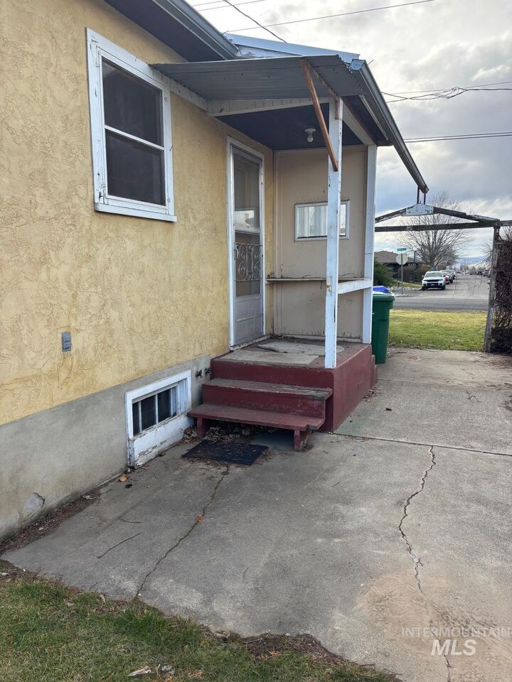 Property Photo:  3313 4th Street  ID 83501 