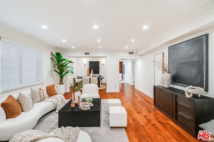 Property Photo:  11749 Goshen Ave  CA 90049 