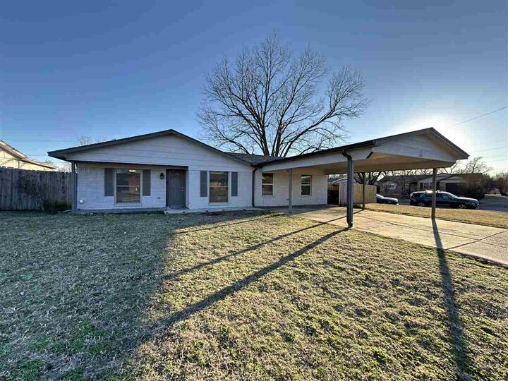 Property Photo:  101 NE English St  OK 73507 