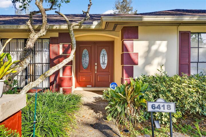 Property Photo: 6418 Jacqueline Arbor Drive FL 33617