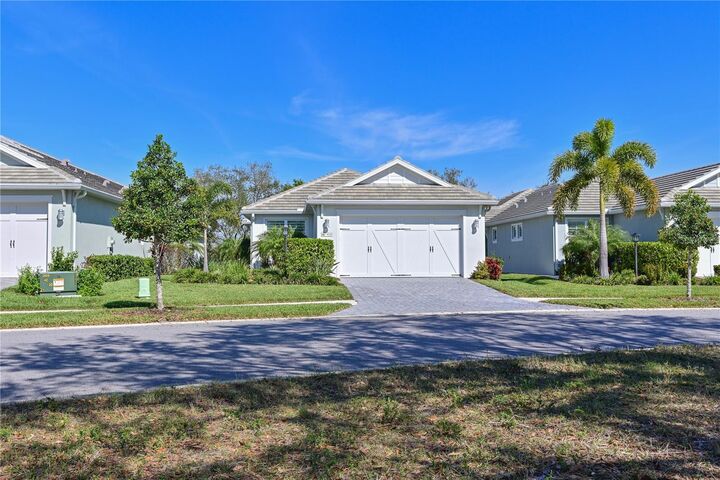 Property Photo: 978 Crosswind Avenue FL 34240