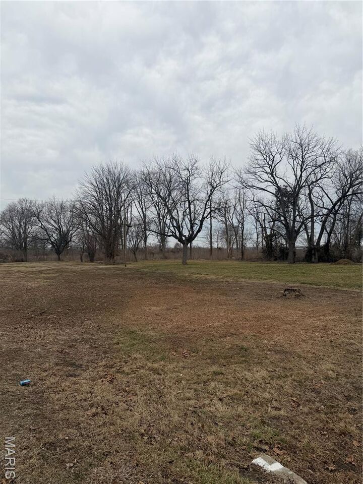 Property Photo:  2109 S Main Street  IL 62239 