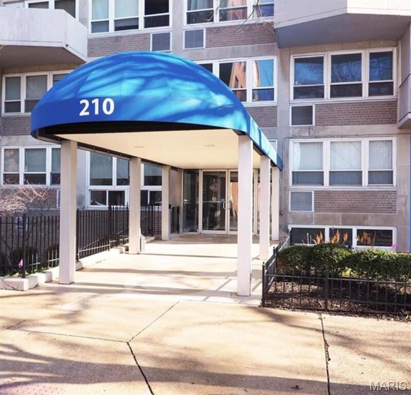 Property Photo: 210 N 17th Street 405 MO 63103