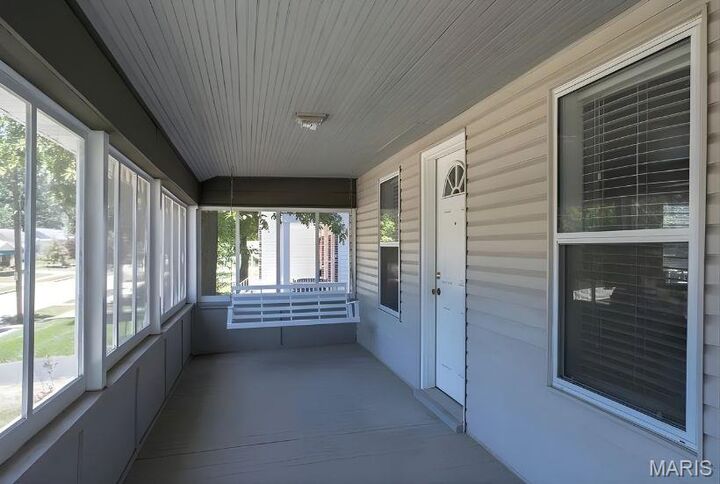 Property Photo:  329 Rose Lane  MO 63122 