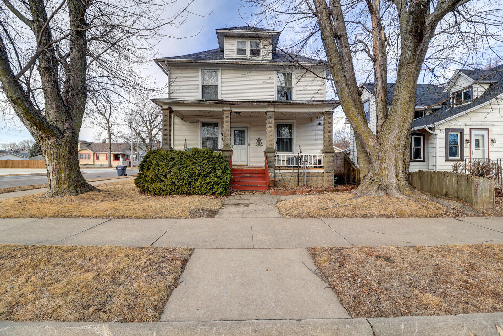 Property Photo:  700 N 3rd Street  IA 52732 