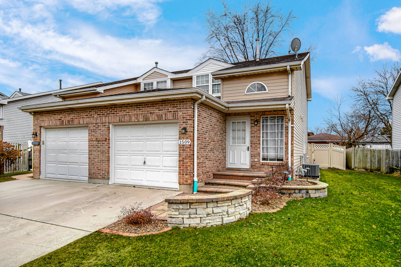 Property Photo:  1509 Peachtree Lane  IL 60441 