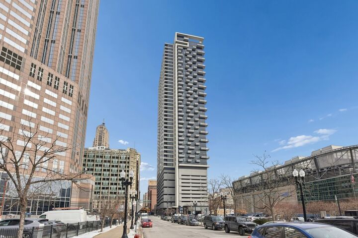 Property Photo: 235 W Van Buren Street 4516 IL 60607