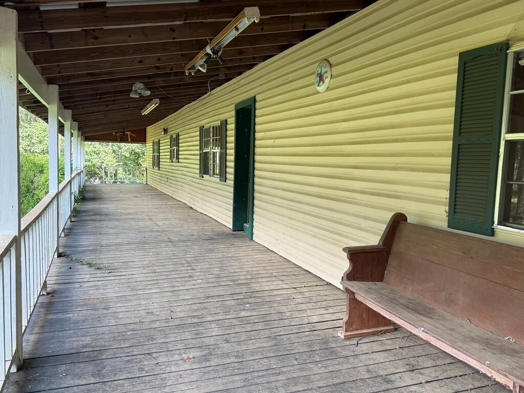 Property Photo:  640 Aldredge Circle  TX 75969 