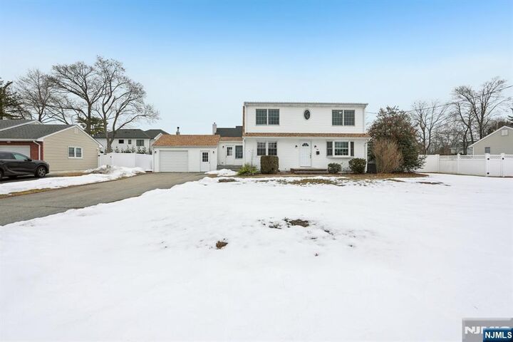 Property Photo:  32 Garden Place  NJ 07444 