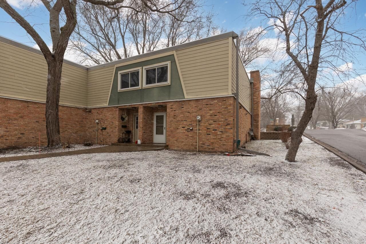 Property Photo: 7301 W Franklin Avenue MN 55426