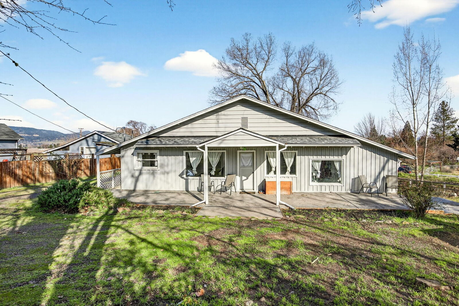 Property Photo:  3418 S Stage Road  OR 97501 