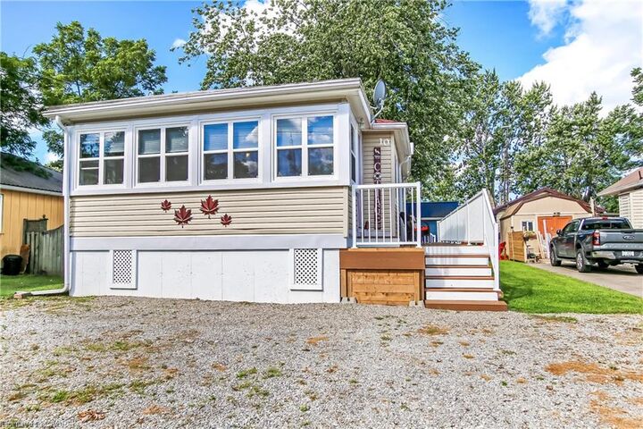 Property Photo: 10 Fourth Avenue ON N0E 1M0