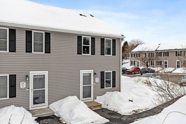 Property Photo:  23 Olde Colonial Dr 6  MA 01440 