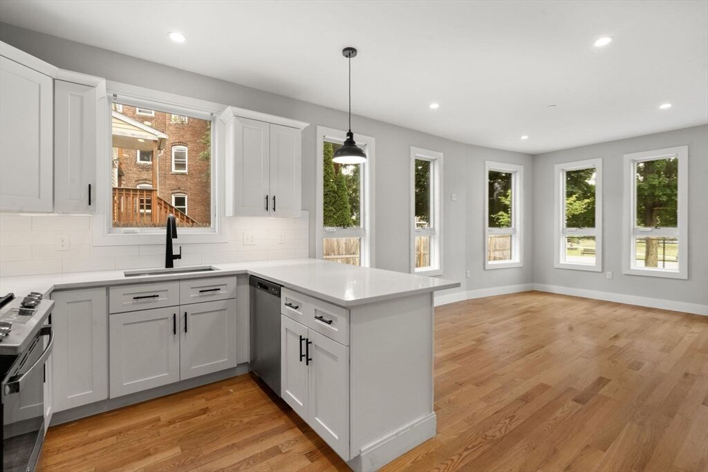 Property Photo:  123-125 Centre St Th6  MA 02124 