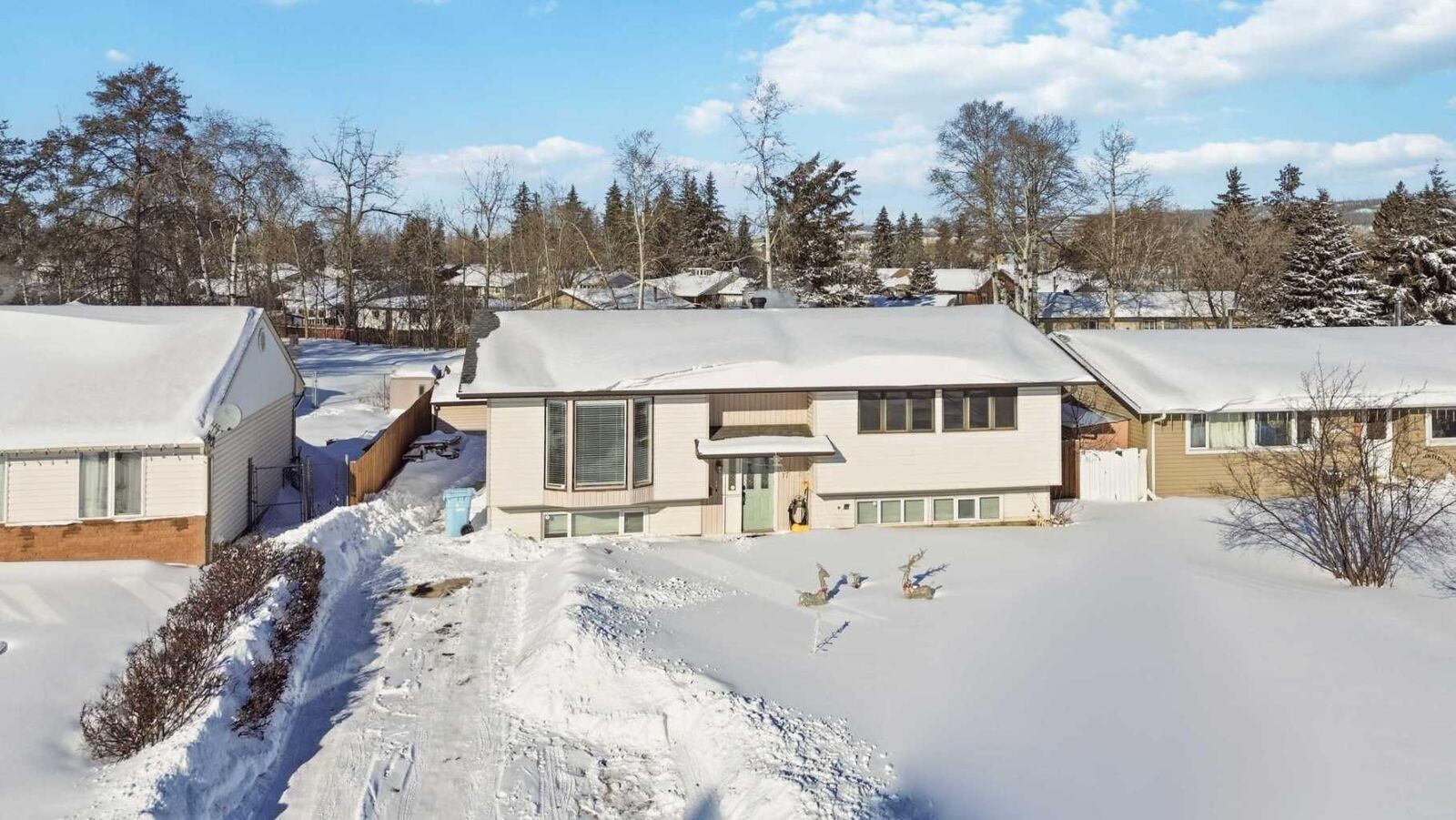 Property Photo:  17 Clark Crescent  AB T9H 1M8 