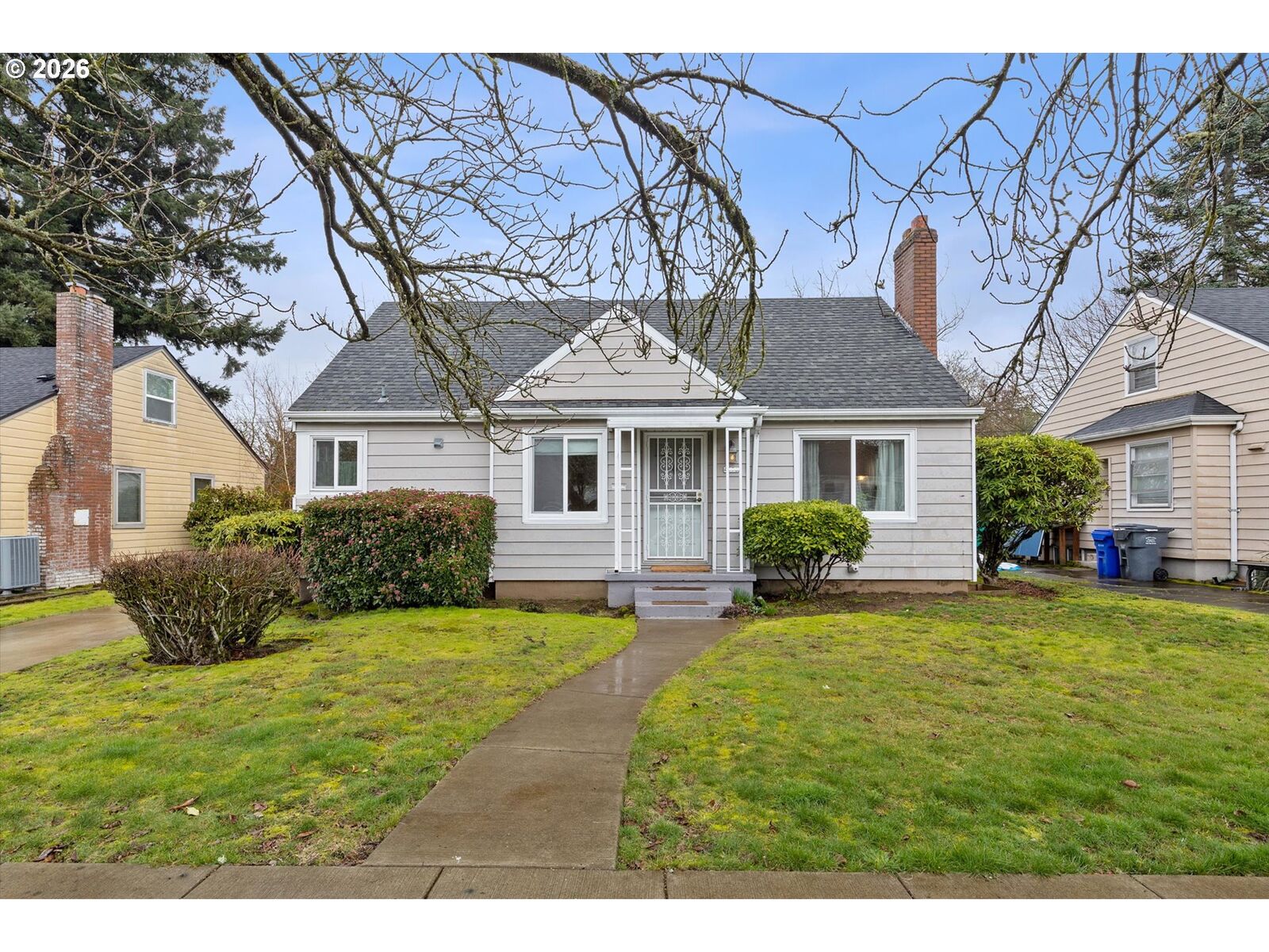 Property Photo: 4773 N Yale St OR 97203