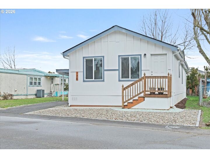 Property Photo:  176 Clearwater Ave NE  OR 97301 