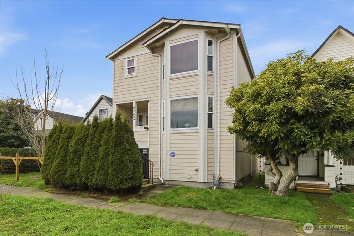 Property Photo:  626 N Anderson Street  WA 98406 