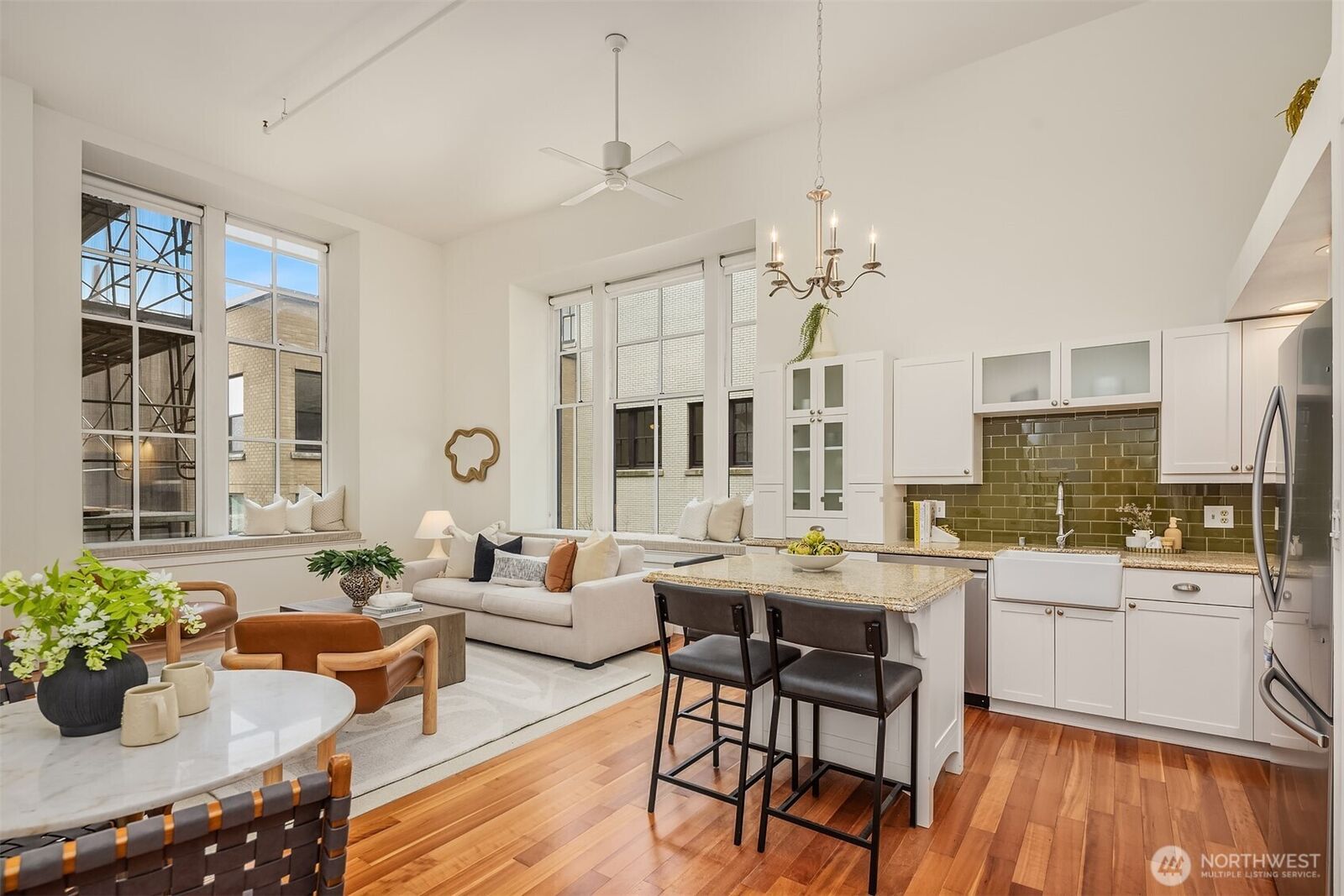 Property Photo:  201  Galer Street 305  WA 98109 