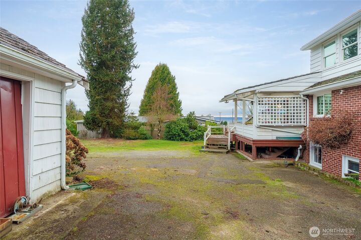 Property Photo:  1020  Puget Drive  WA 98020 