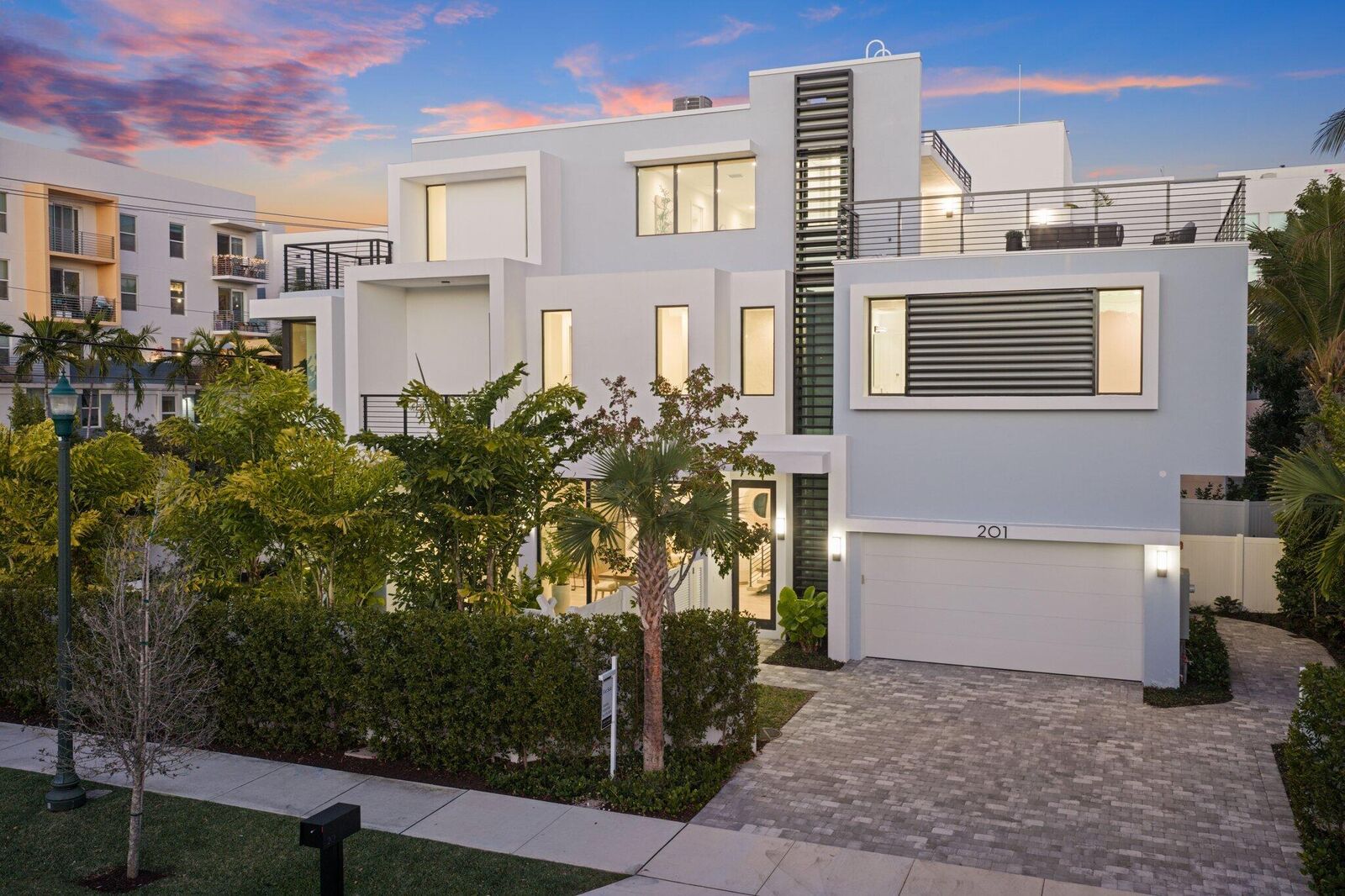 Property Photo:  201 SE 4th Avenue  FL 33483 