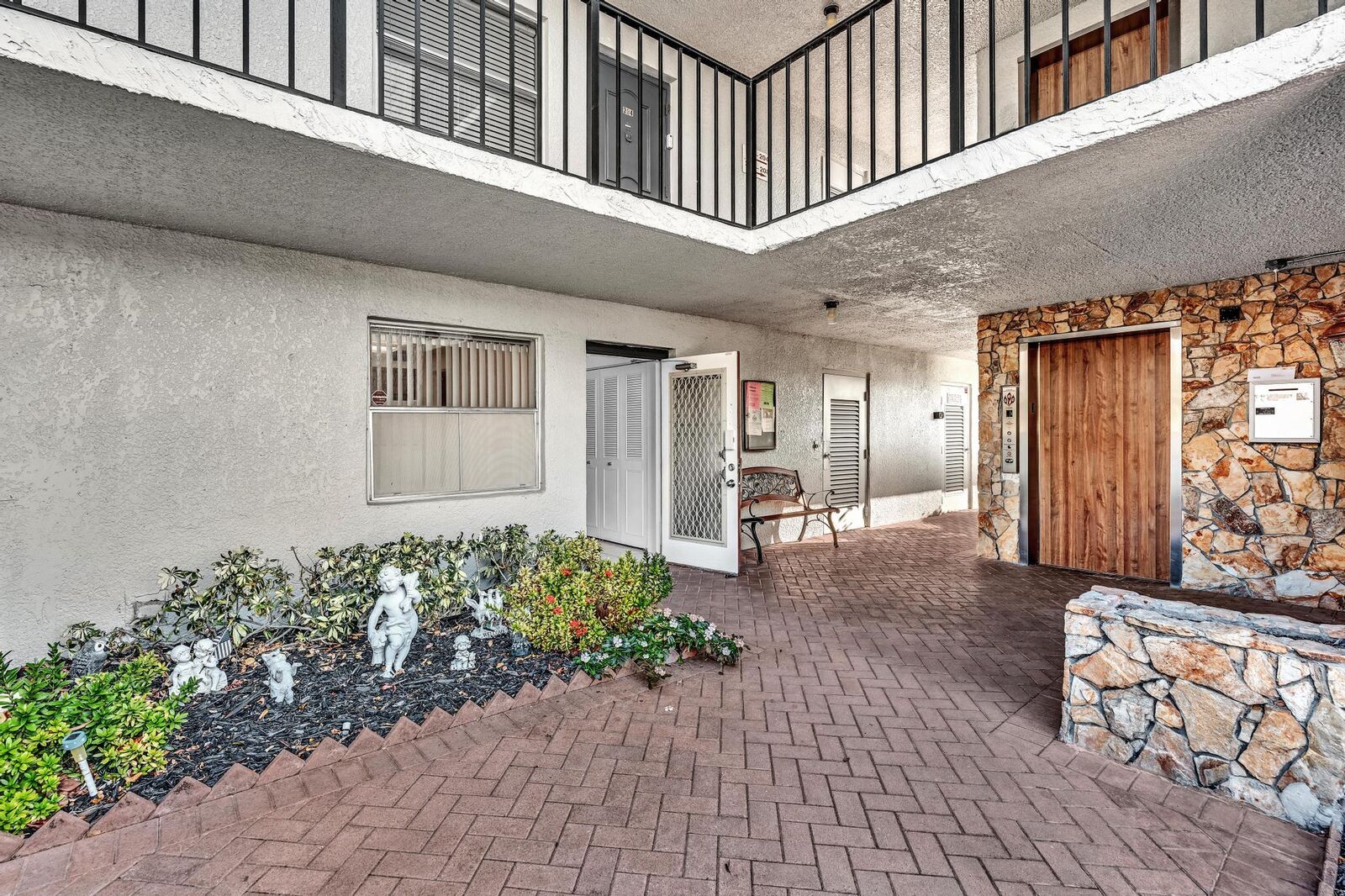Property Photo:  6650 S Oriole Boulevard 1040  FL 33446 