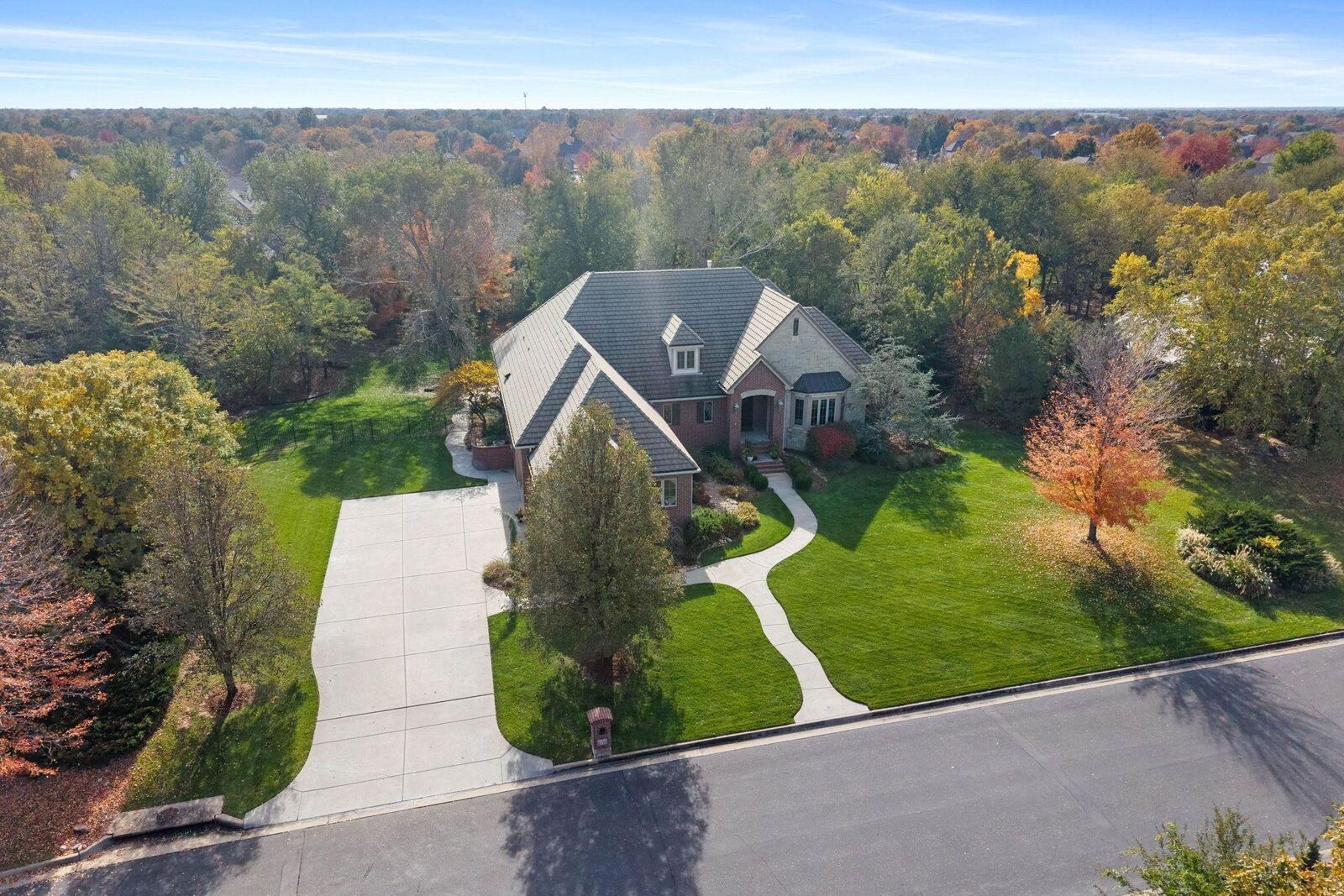 Property Photo: 8219 W Meadow Park KS 67205