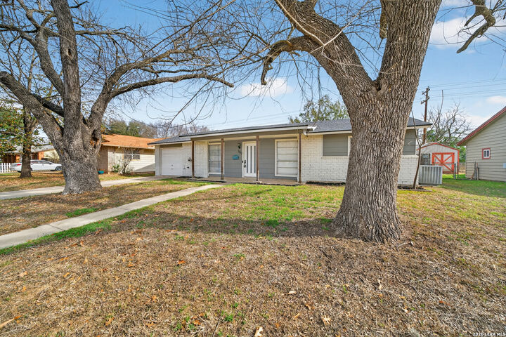 Property Photo: 300 Roanoke TX 78154