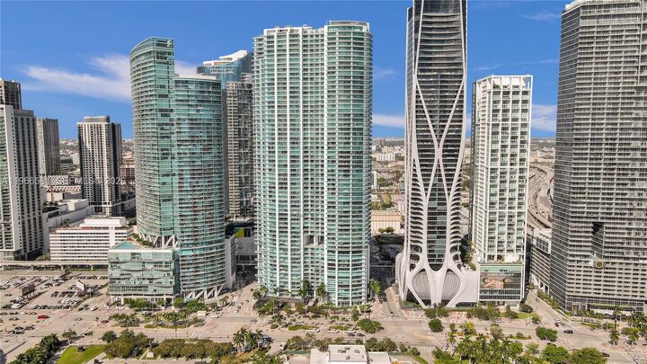 Property Photo: 900 Biscayne Blvd 2907 FL 33132