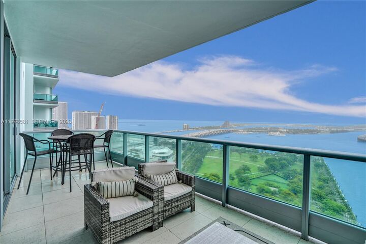 Property Photo:  900 Biscayne Blvd 2907  FL 33132 