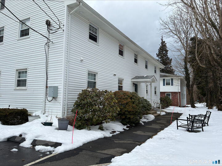 Property Photo: 26 College Street Apt 2 CT 06413