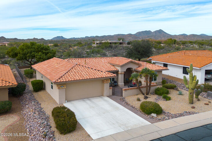 Property Photo: 814 E Desert Glen Drive AZ 85755