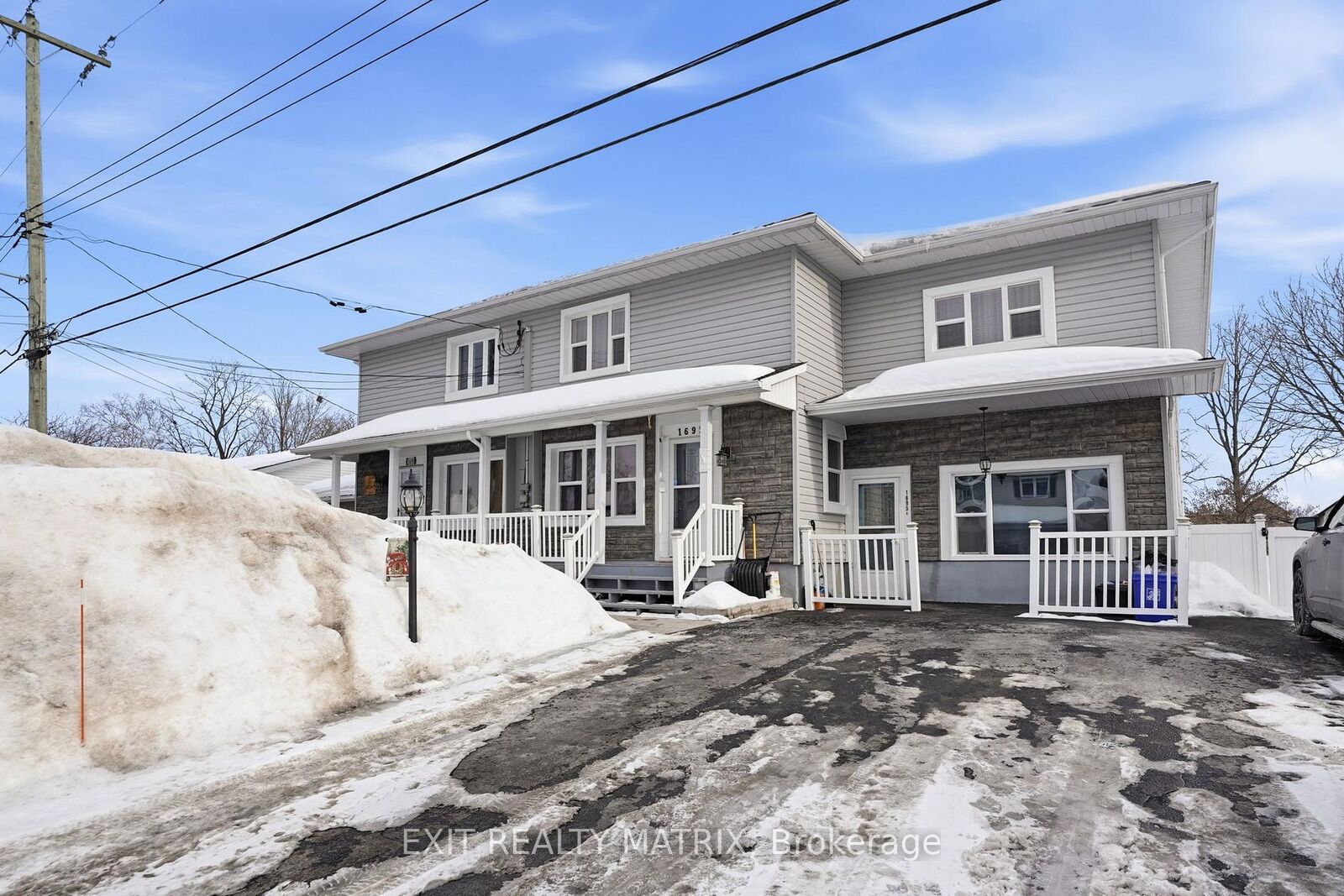 Property Photo: 1691-1695 Saint-Laurent Street ON K4K 1C2