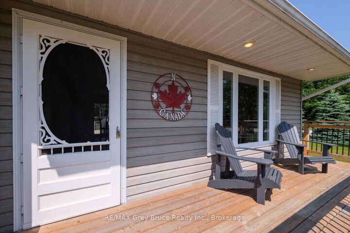 Property Photo: 32 Sugarbush Road ON N0H 2T0