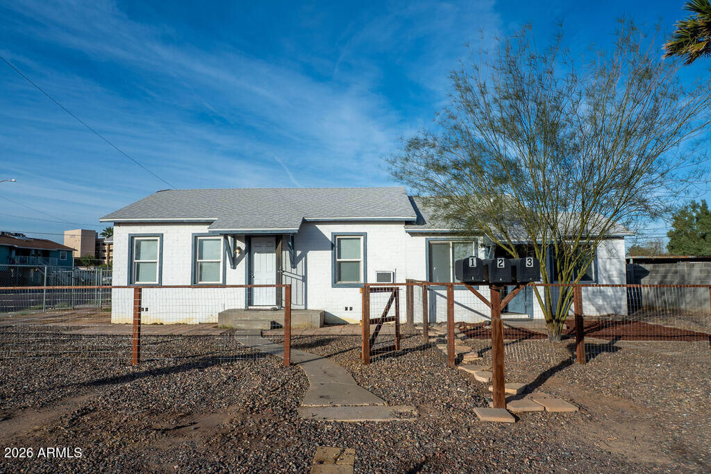 Property Photo:  1022 S Montezuma Avenue  AZ 85003 