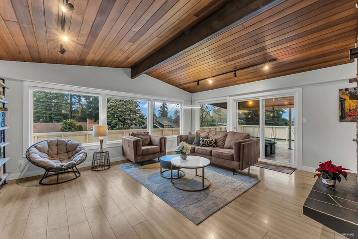 Property Photo: 5068 7B Avenue BC V4M 1S5