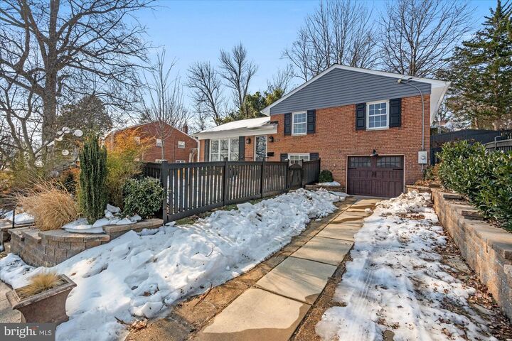 Property Photo: 2800 Hickory Street VA 22305