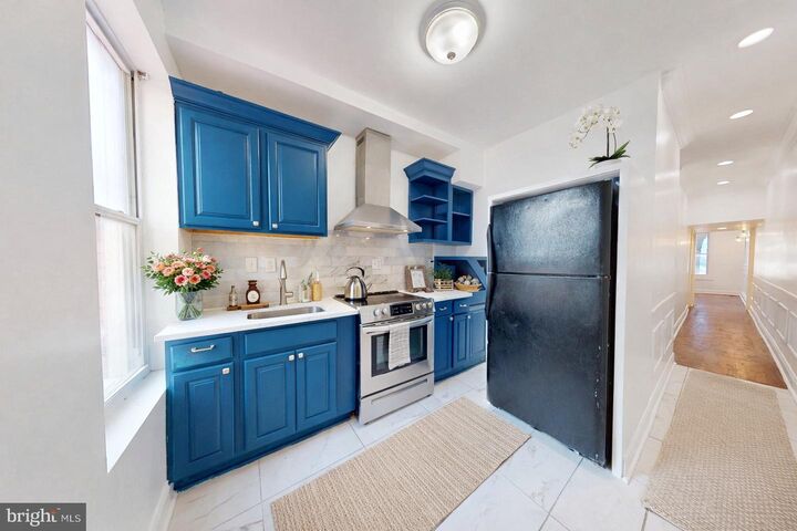 Property Photo:  1315 Pennsylvania Avenue SE B  DC 20003 