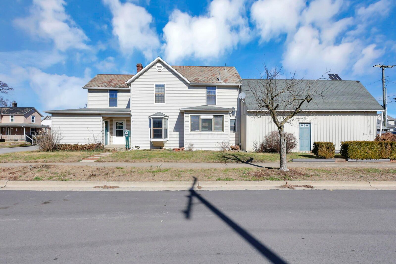 Property Photo:  302 Washington Avenue  OH 43130 