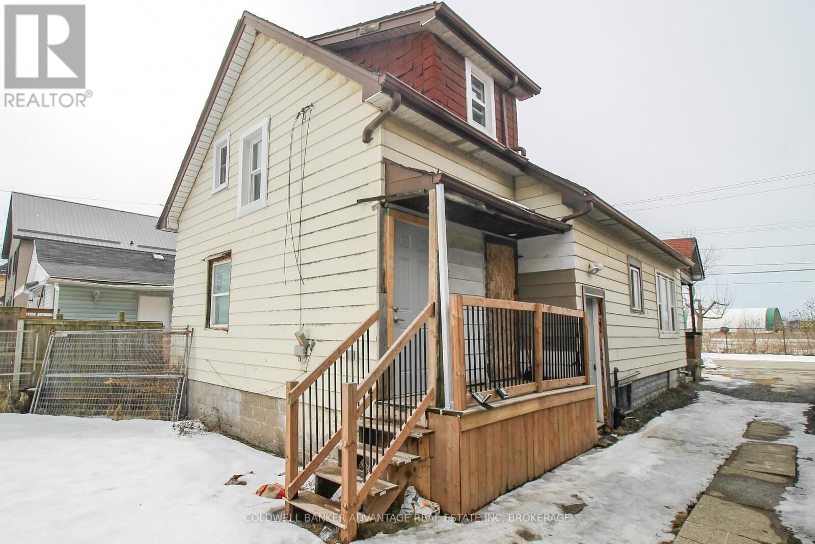 Property Photo:  181 Welland Street Upper  ON L3K 1V2 