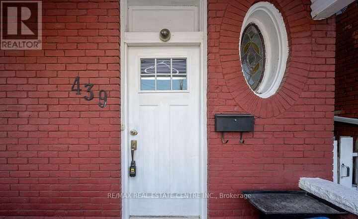 Property Photo:  439 Wentworth Street North  ON L8L 5W6 