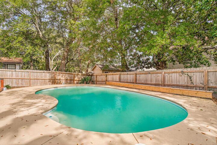 Property Photo:  507 Matthew Street  FL 32578 