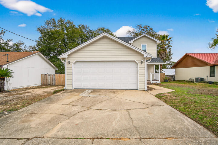 Property Photo:  507 Matthew Street  FL 32578 