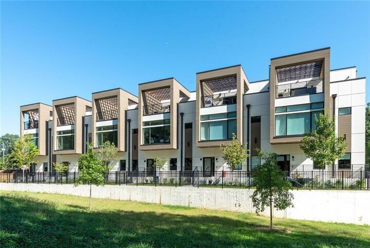 Property Photo:  1099 North Avenue NE 14  GA 30307 