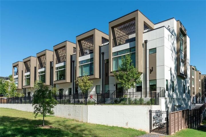 Property Photo: 1099 North Avenue NE 14 GA 30307