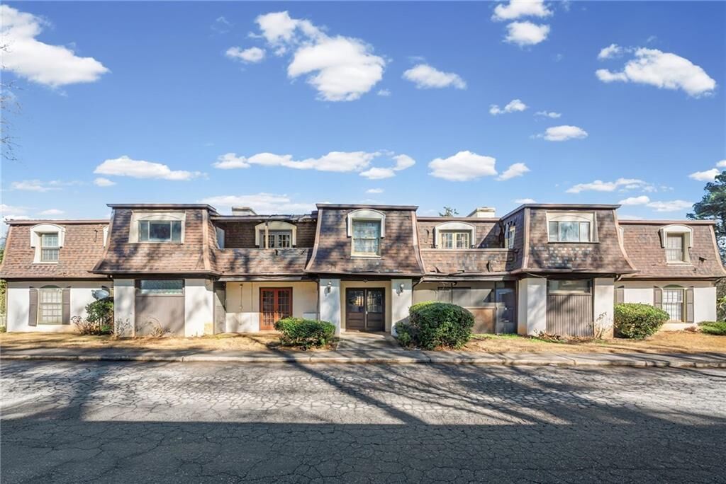 Property Photo: 192 Rue Fontaine GA 30038