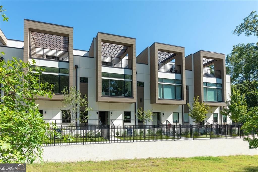 Property Photo:  1099 North Avenue NE 14  GA 30307 