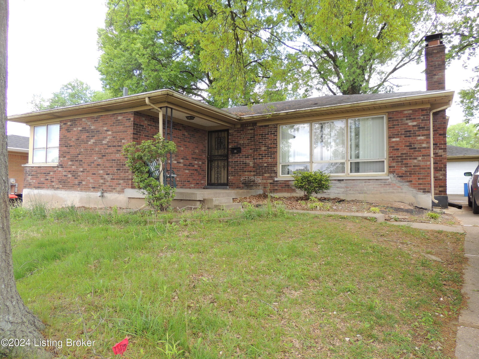 Property Photo:  1428 Hobart Dr  KY 40216 