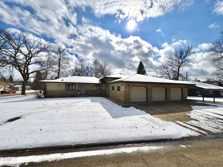 Property Photo: 21 6th Avenue NW C ND 58458